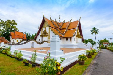 Wat Phumin, Muang Bölgesi, Nan Eyaleti, Tayland. halka açık bir yerde, sabah mavi gökyüzü ile en ünlü Tapınağı