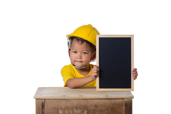 Ázsiai gyerekek bukósisak viselése és mosolygós, chalkboard — Stock Fotó