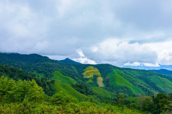 Dağ ve deniz sis sabah görünümü