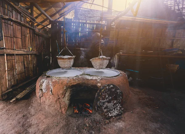 Traditionella salt gör på Boklua District, Nan provinsen — Stockfoto