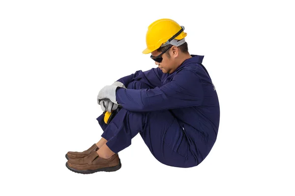 Работник в механическом комбинезоне сидит изолированный на белом бэкгро — стоковое фото