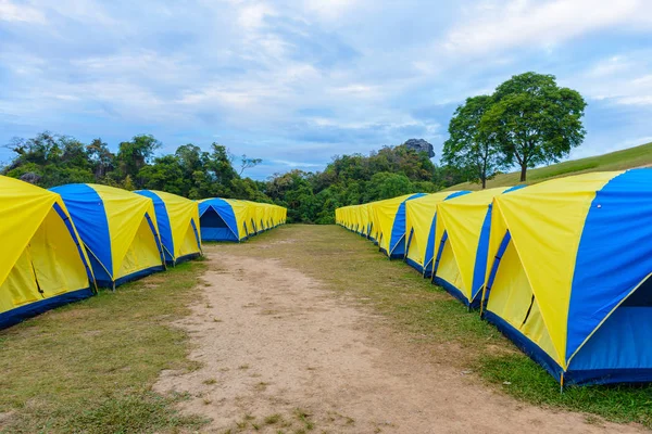 Tenda local de acampamento em Doi Samer Dao. Sri Nan National Park, Nan — Fotografia de Stock