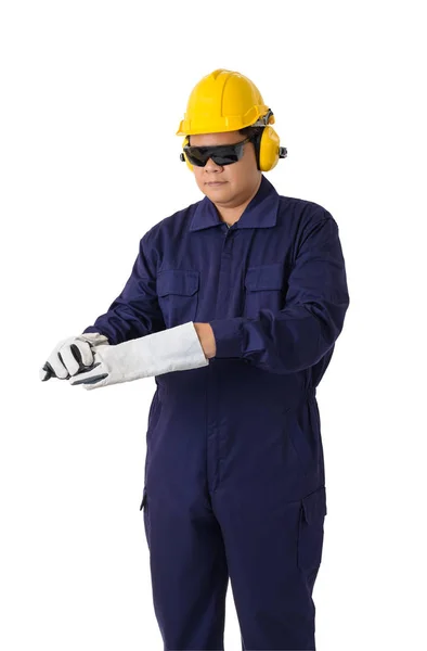 Portret van een werknemer in de mechanische jumpsuit is het verwijderen van handschoenen ISO — Stockfoto