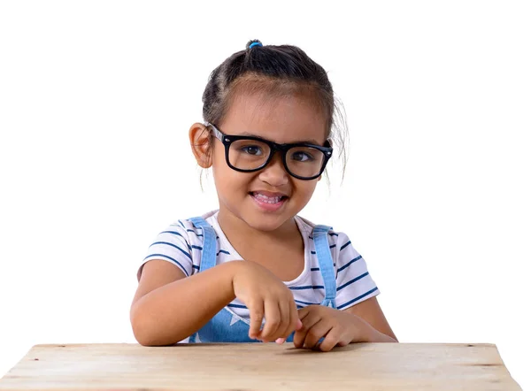 Retrato de feliz pouco asiático menina um no branco fundo — Fotografia de Stock