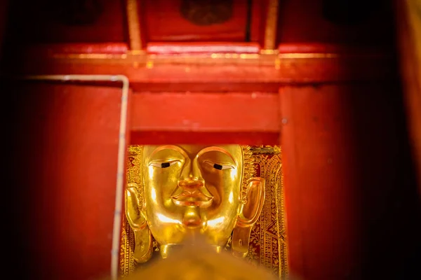 Estatua de Buda en el templo de Wat Phumin. Nan provincia Tailandia —  Fotos de Stock