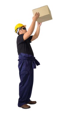 Tulum üzerinde beyaz izole bir kutu taşıyan tamirciydi işçi