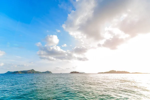 Het landschap van de zee in de ochtend — Stockfoto