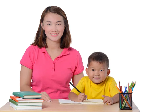 Giovane insegnante aiutare bambino con lezione di scrittura isolato su whit — Foto Stock