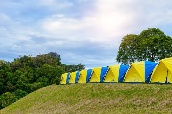 Tempat berkemah tenda di Doi Samer Dao. Taman nasional Sri Nan, Nan — Stok Foto