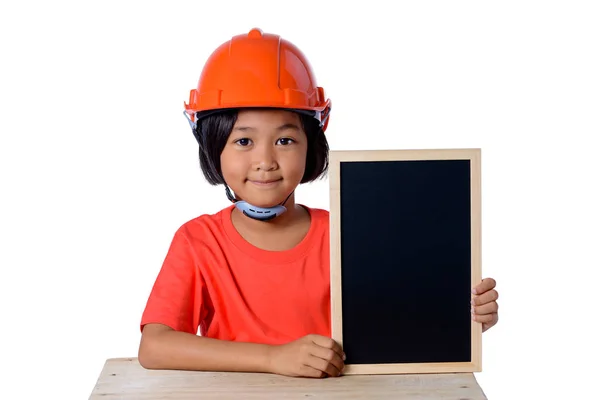 亚洲儿童戴着安全帽, 面带黑板微笑 — 图库照片