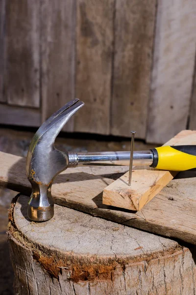 Hammer and nails on wooden plates — Stock Photo, Image