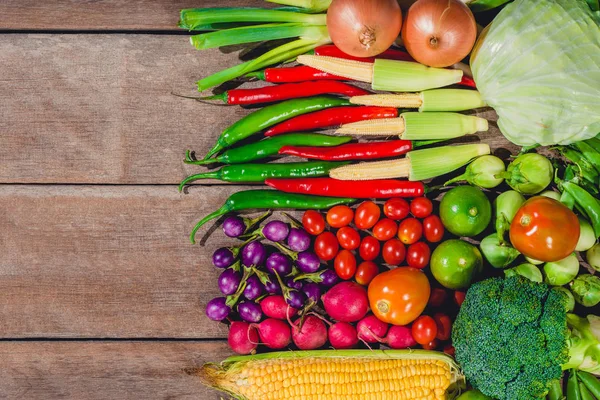 Fondo de alimentos frescos sabrosos y saludables verduras varis son o — Foto de Stock