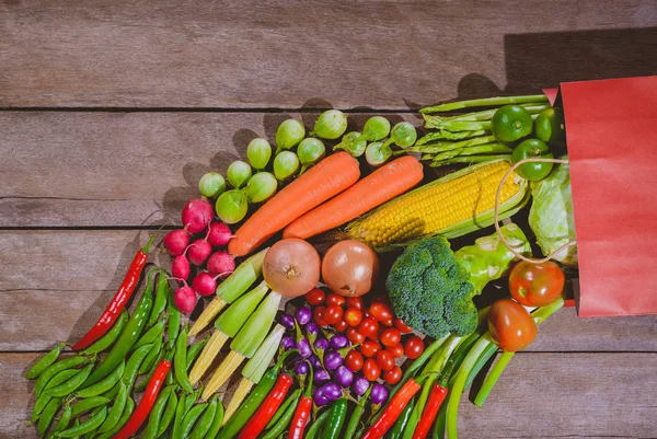 Antecedentes de alimentos frescos sabrosos y saludables muchas verduras vienen o — Foto de Stock