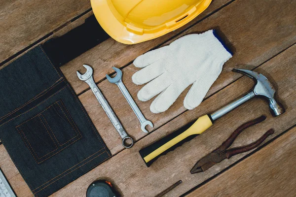 Gamla instrument konstruktör eller renovering för bygga och reparera h — Stockfoto