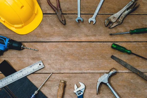 Eski enstrümanlar yapıcı veya tadilat inşa ve tamir h