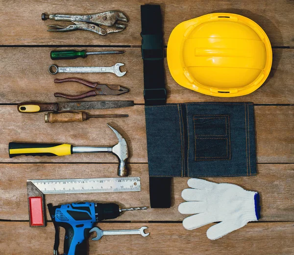 Vecchi strumenti costruttore o ristrutturazione per costruire e riparare h — Foto Stock