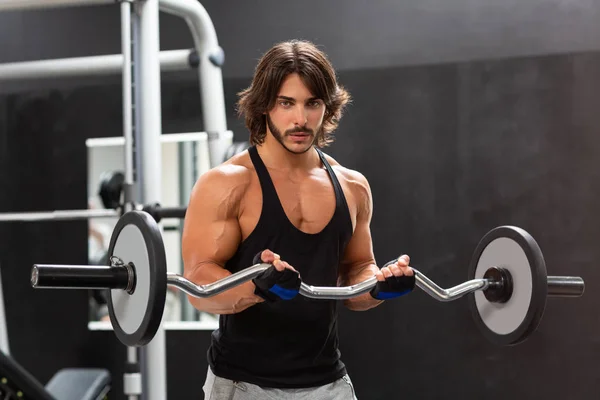 Strong Muscular Man Working Out Barbell Gym Looking Seriously Camera — Stock Photo, Image