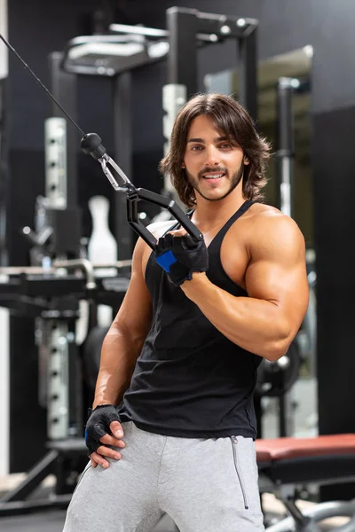 Smiling Bearded Adult Male Bodybuilder Pulling Black Ring Attached Machine — Stock Photo, Image