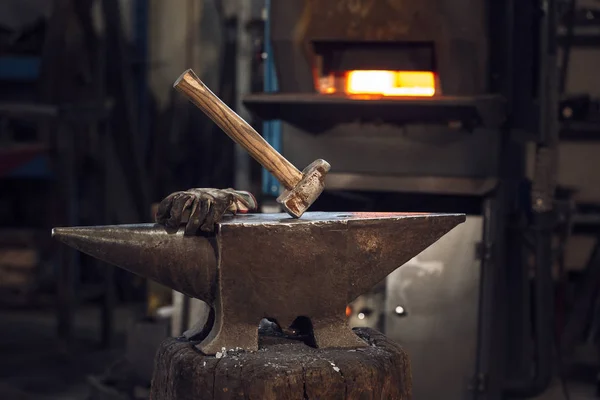Mallet Gloves Anvil Front Red Hot Burning Furnace Metalworking Workshop — Stock Photo, Image
