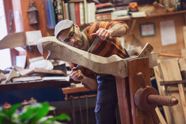 Falegname Che Lavora Manufatti Legno Officina Prendendo Misure Ritratto Mezza — Foto Stock