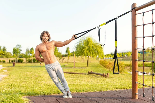 Smiling Fit Young Man Working Out Garden Park Using Resistance — Stock Photo, Image