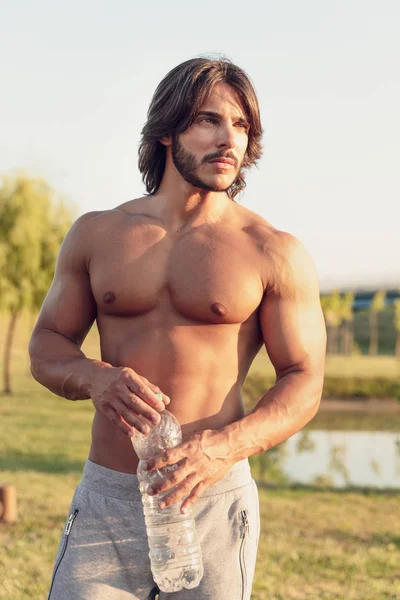 Half Length Shirtless Muscular Young Man Holding Bottle Water Break — Stock Photo, Image