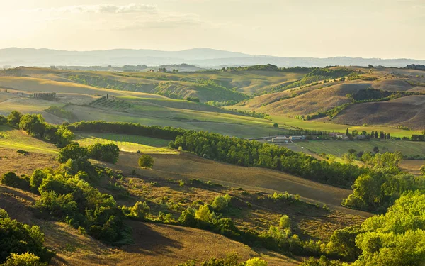Toscane platteland panorama op zonsondergang. Italië, Europ — Stockfoto