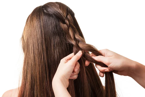 Stilist Örgüleri Beyaz Arka Plan Üzerinde Izole Uzun Ipeksi Saçlar — Stok fotoğraf