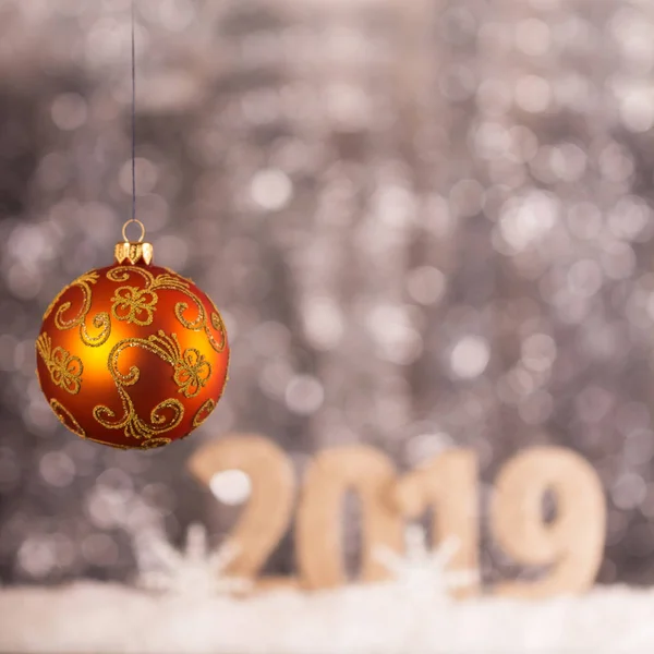 Nieuwjaar Inscriptie 2019 Met Een Sneeuw Achtergrond Heldere Gele Kerst — Stockfoto