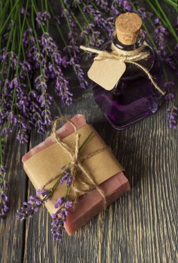 El yapımı sabun ve tentür koyu kurullarında kokulu lavanta