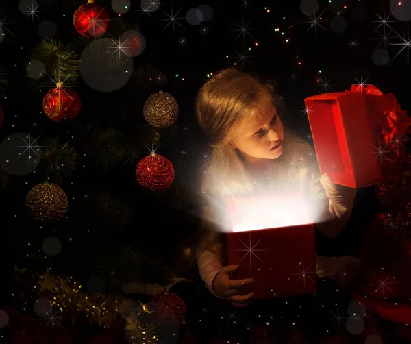 Magic Christmas Little Girl New Year Location Looks Gift Box — Stock Photo, Image