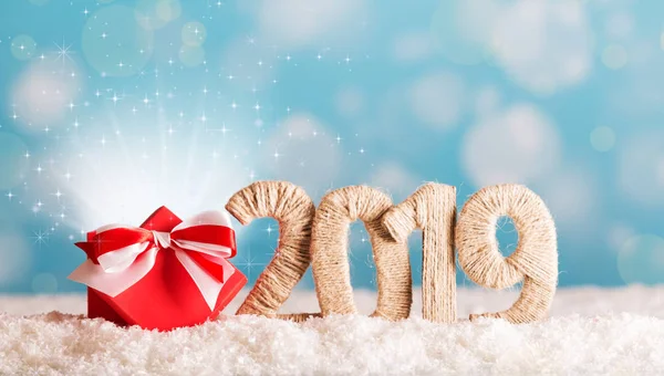 Vánoční Nápis 2019 Magic Box Magic Sněhu Modrém Pozadí — Stock fotografie