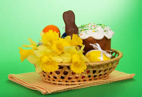 Light holiday of Easter. Basket with Easter cakes and colored eggs — Stock Photo, Image