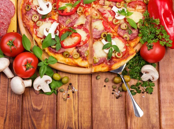Fresh aromatic pizza margherita with mushrooms and greens — Stock Photo, Image