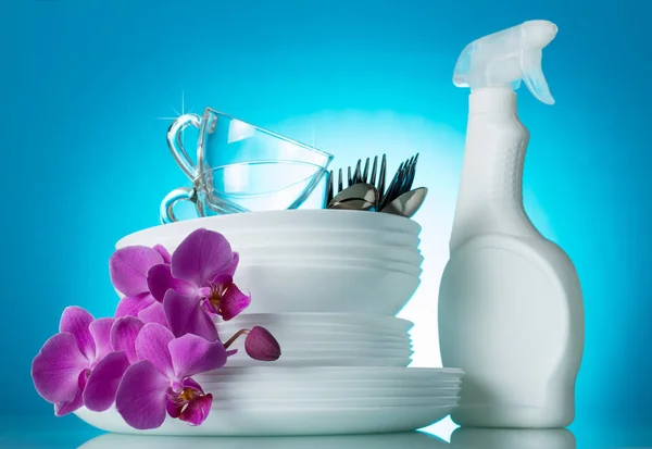 Clean the dinner dishes are stacked, the tool from dirt, orchid — Stock Photo, Image