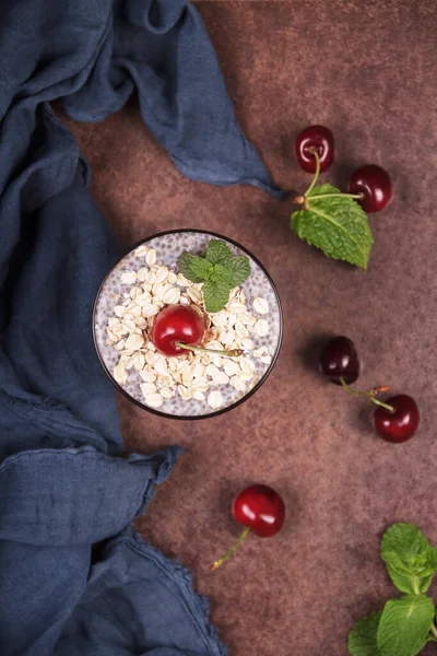 Desayuno Saludable Equilibrado Semillas Chía Avena Bayas Frescas Sobre Fondo —  Fotos de Stock