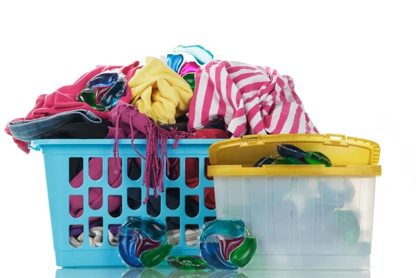 Blanchisserie Sale Multicolore Dans Panier Capsules Pour Laver Les Vêtements — Photo