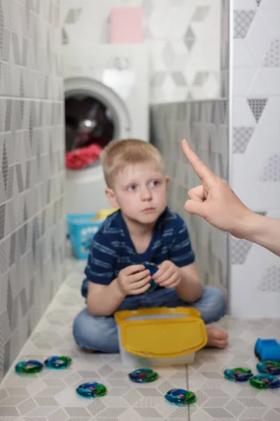 Sicherheitskonzept Für Kinder Mutter Sagt Dem Jungen Solle Nicht Mit — Stockfoto