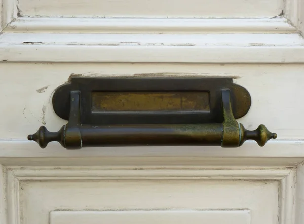 Stary Letterbox Drzwiach Drewnianych — Zdjęcie stockowe