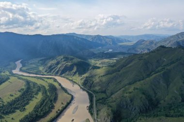 Altay Cumhuriyeti dağları, Kemal ilçesi, yaz ayı Ağustos, akşam