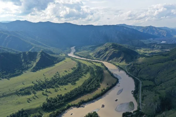 Altay Cumhuriyeti dağları, Kemal ilçesi, yaz ayı Ağustos, akşam