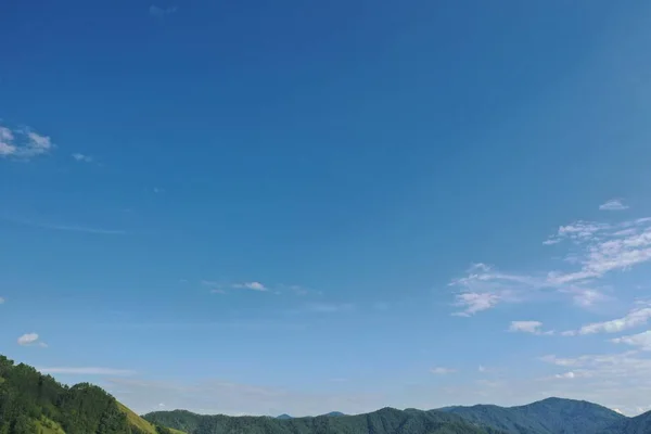 bulutlu mavi gökyüzü, Ağustos yaz ayı