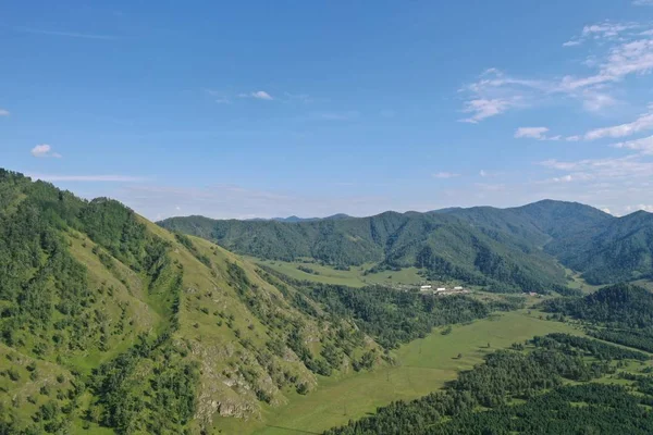 Altay Cumhuriyeti dağları, Kemal ilçesi, yaz ayı Ağustos, akşam