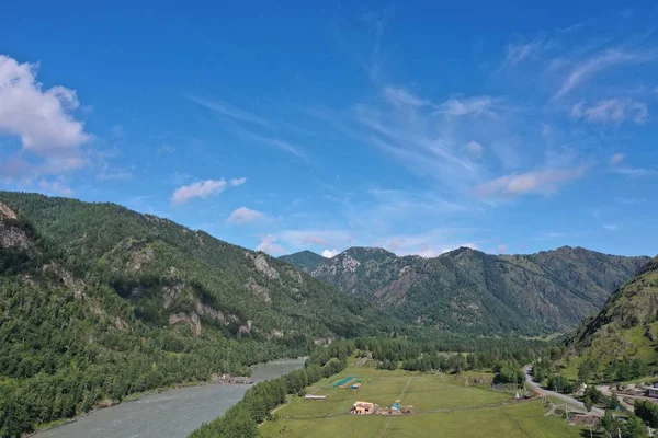 Altay Cumhuriyeti dağları, Kemal ilçesi, yaz ayı Ağustos, akşam