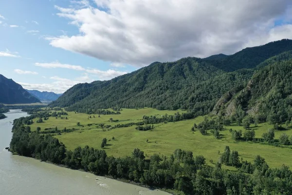 Altay Cumhuriyeti dağları, Kemal ilçesi, yaz ayı Ağustos, akşam