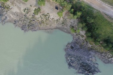 Katun nehir kıyısı, havadan kemal ilçesi, Altay Cumhuriyeti, yaz ayı Ağustos, akşam