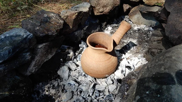 Clay Turk, ateşte kahve.