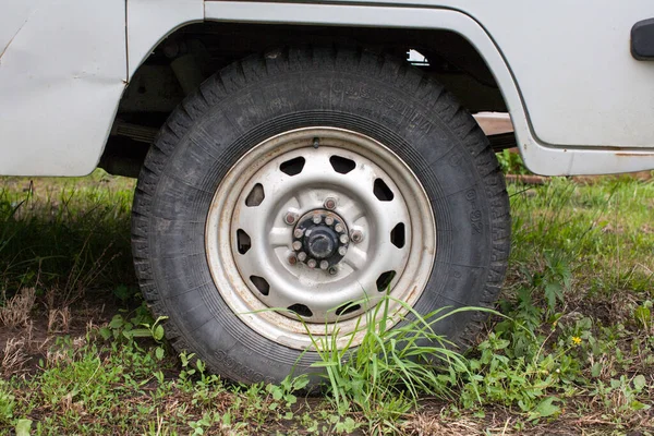 Front Wheel Old Russian Minibus — Stock Photo, Image