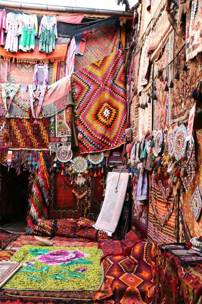 Tapetes Coloridos Tradicionais Tapetes São Decorados Orientalmente Uma Loja Tapetes — Fotografia de Stock