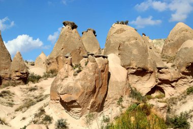 Goreme Milli Parkı, Kapadokya, Türkiye 'deki güzel kaya ve mağaralar. 